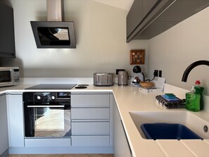Private kitchen - Hikers Retreat - stylish South Downs escape with private garden (East Dean)