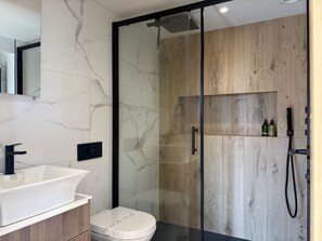 Bathroom - Hikers Retreat - stylish South Downs escape with private garden (East Dean)