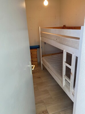 2 bedrooms - A must-see: directly on the beach with parking! (Sainte-Marie-la-Mer)