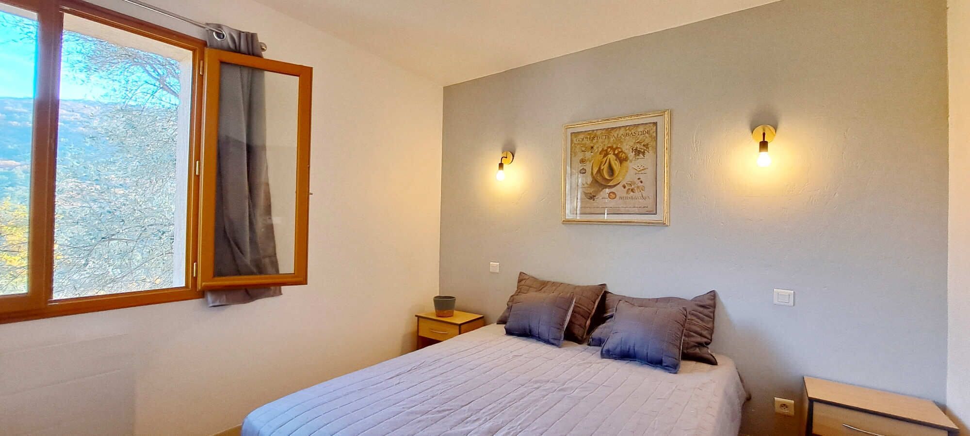 Comfort House, Patio, Mountain View | Blackout curtains, iron/ironing board, free WiFi