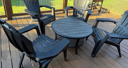 Soothing 3-bedroom country house in peaceful Sweeden, KY