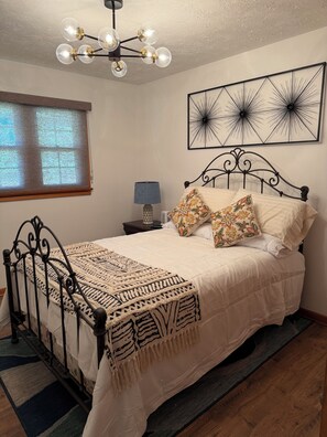 3 bedrooms, iron/ironing board, free WiFi, bed sheets