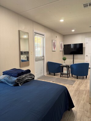 1 bedroom, WiFi, bed sheets - Adorable studio with AC in welcoming Punta Gorda (Punta Gorda)