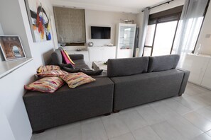 Apartment | Living room - Beachfront Vacation Apartment - Almunecar (Almunecar)