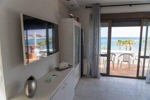 Apartment | Balcony - Beachfront Vacation Apartment - Almunecar (Almunecar)