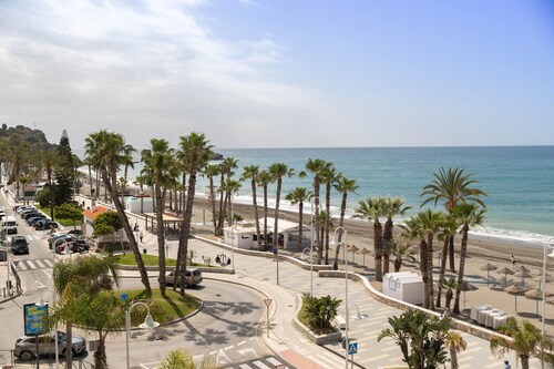 Beachfront Vacation Apartment - Almunecar