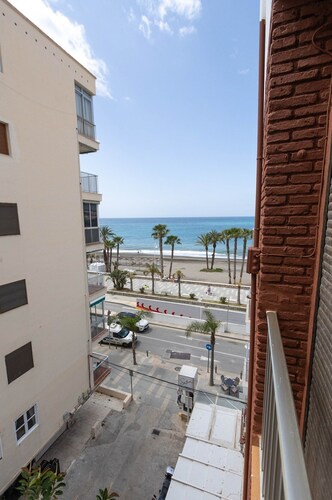 Beachfront Vacation Apartment - Almunecar