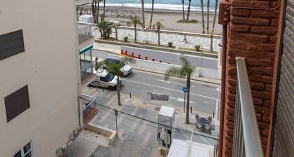 Beachfront Vacation Apartment - Almunecar