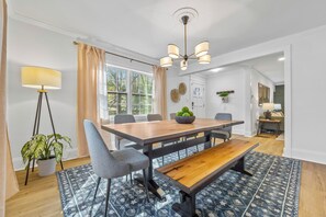 Dining - Buckhead Creekside Hideaway (Atlanta)