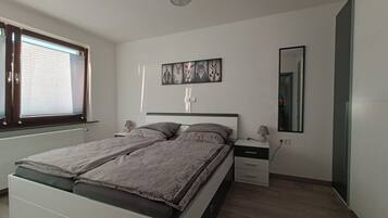 1 Schlafzimmer, Reisekinderbett, kostenloses WLAN, Bettwäsche