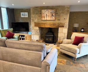 Smart TV - Luxury Cotswold Cottage Can Sleep 8. Secure Garden & Parking. Walks From Door (Poulton)