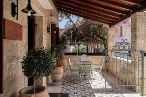 Villa | Dining - Kissamos Luxury Villa for 4 Guests (Kissamos)