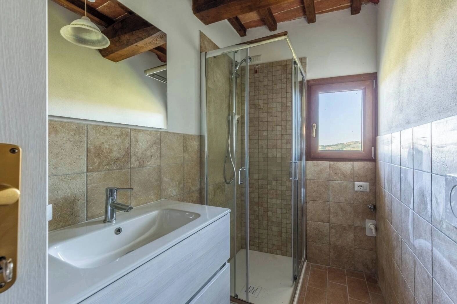 Dusche, Haartrockner, Bidet, Handtücher