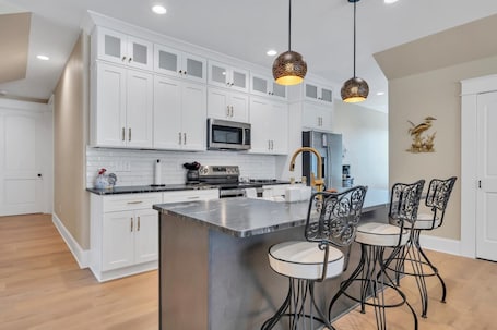 Private kitchen. Private Guest House Retreat with Private Lake! On 106 acres