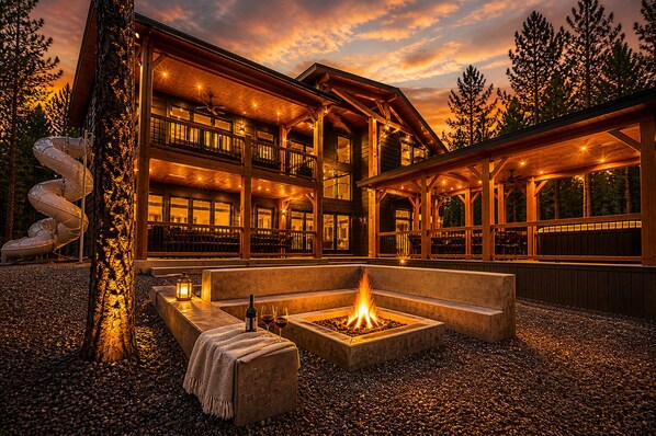 Property grounds - Sleeps 38, Luxury Lodge, Gym, Golf, Theater & HotTub, children area, workstation (Broken Bow)