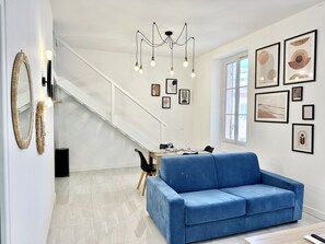 Interior - Bright and modern flat next to the sea (Menton)