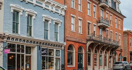 The Social Loft: Above Reunion, Walk Everywhere!