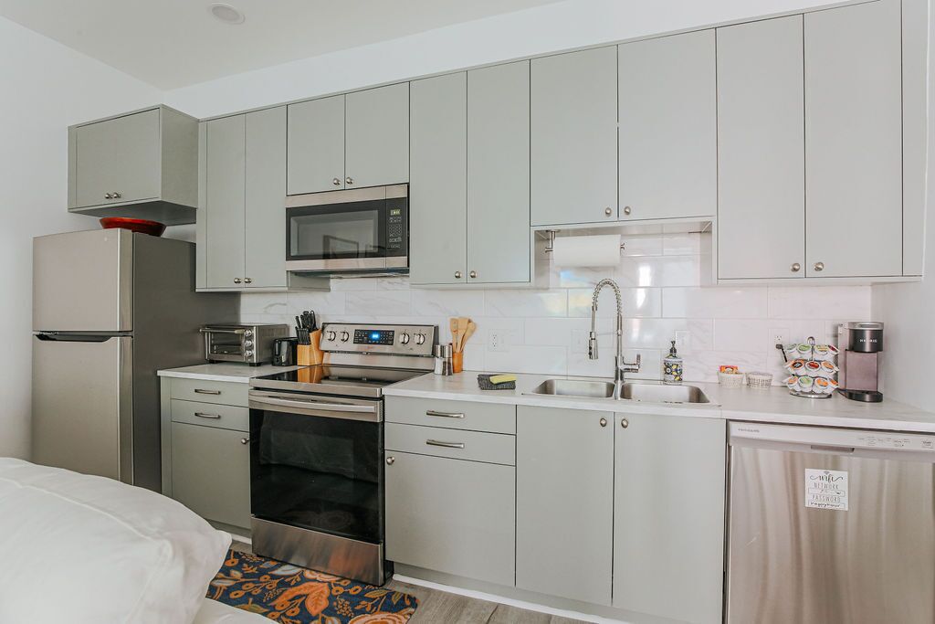 Coffee/tea maker, fridge, microwave, oven