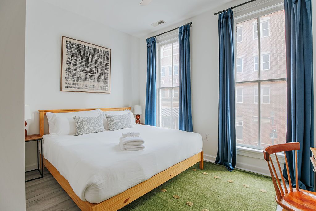 2 bedrooms, iron/ironing board, Internet, bed sheets