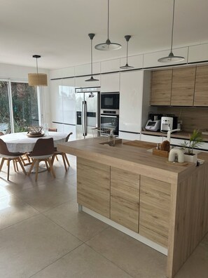 Private kitchen - Comfortable 4-bedroom villa 350 m from the beach (Agde)