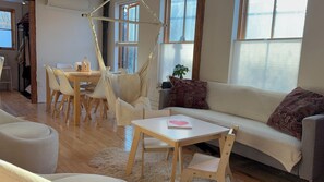 Living area - 3-bedroom house in gorgeous Maynard with cool AC breeze (Maynard)