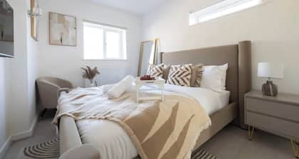 Designer 1BR I Work-From-Home Ready I Fast Wi-Fi
