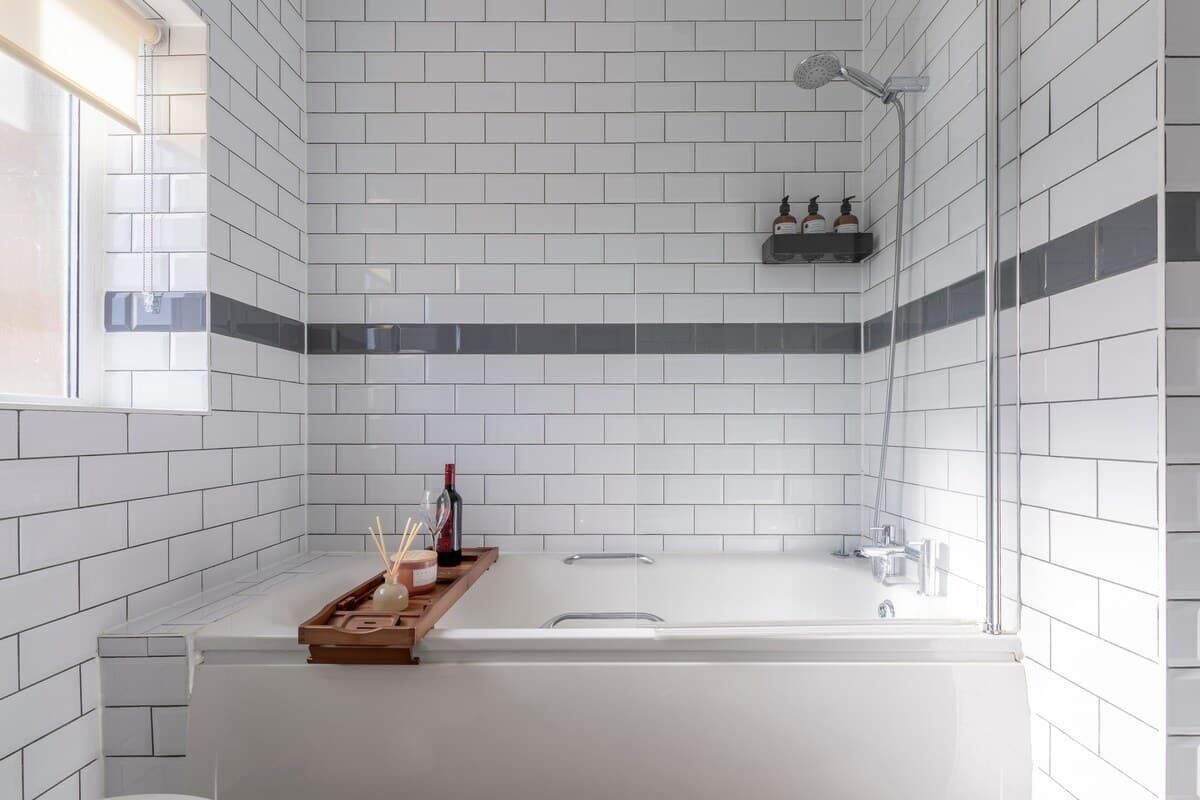 Shower, hair dryer, towels, shampoo