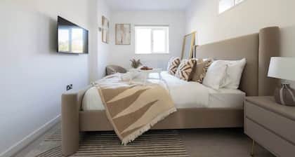 Designer 1BR I Work-From-Home Ready I Fast Wi-Fi
