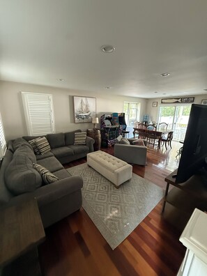 Smart TV - Pool Escape in East Falmouth (East Falmouth)