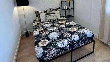 2 chambres, fer et planche à repasser, Wi-Fi, draps fournis