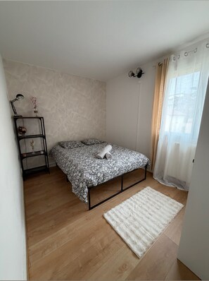 2 chambres, fer et planche Ă repasser, Wi-Fi, draps fournis