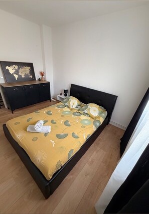 2 bedrooms, iron/ironing board, WiFi, bed sheets
