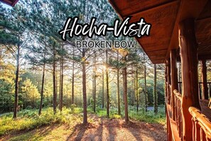Property grounds - Four matching bedrooms with amazing Views (Broken Bow)