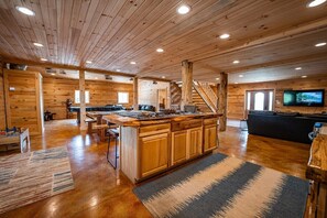 المنشأة من الداخل