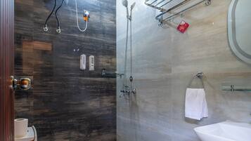 Luxury-Studiosuite, Talblick | Badezimmer