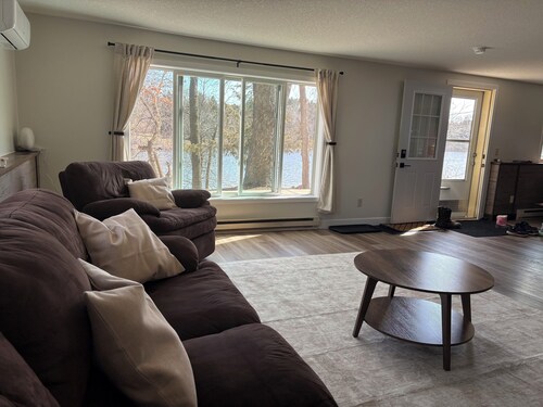 Tremendous 2-bedroom house with AC on the Apple River in quaint Somerset WI