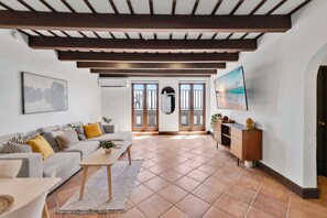 TV - Charming Old San Juan 2BR | Steps to Everything (San Juan)