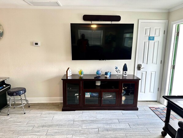 Smart TV, mesa de ping pong