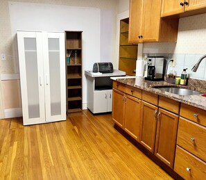 Fridge, microwave, oven, stovetop - Private Furnished 1BR -- Washer/Dryer -- Easy Access to Boston (Malden)