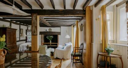 Charming Grade II-Listed Tudor Cottage in the Sussex High Weald