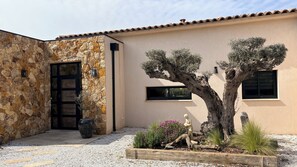 Exterior - Modern villa 10 minutes from the beach (Grimaud)