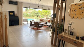 Interior - Modern villa 10 minutes from the beach (Grimaud)