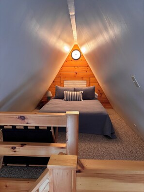 Room - 3-bedroom cabin in Bethlehem perfect for relaxing stays (Bethlehem)