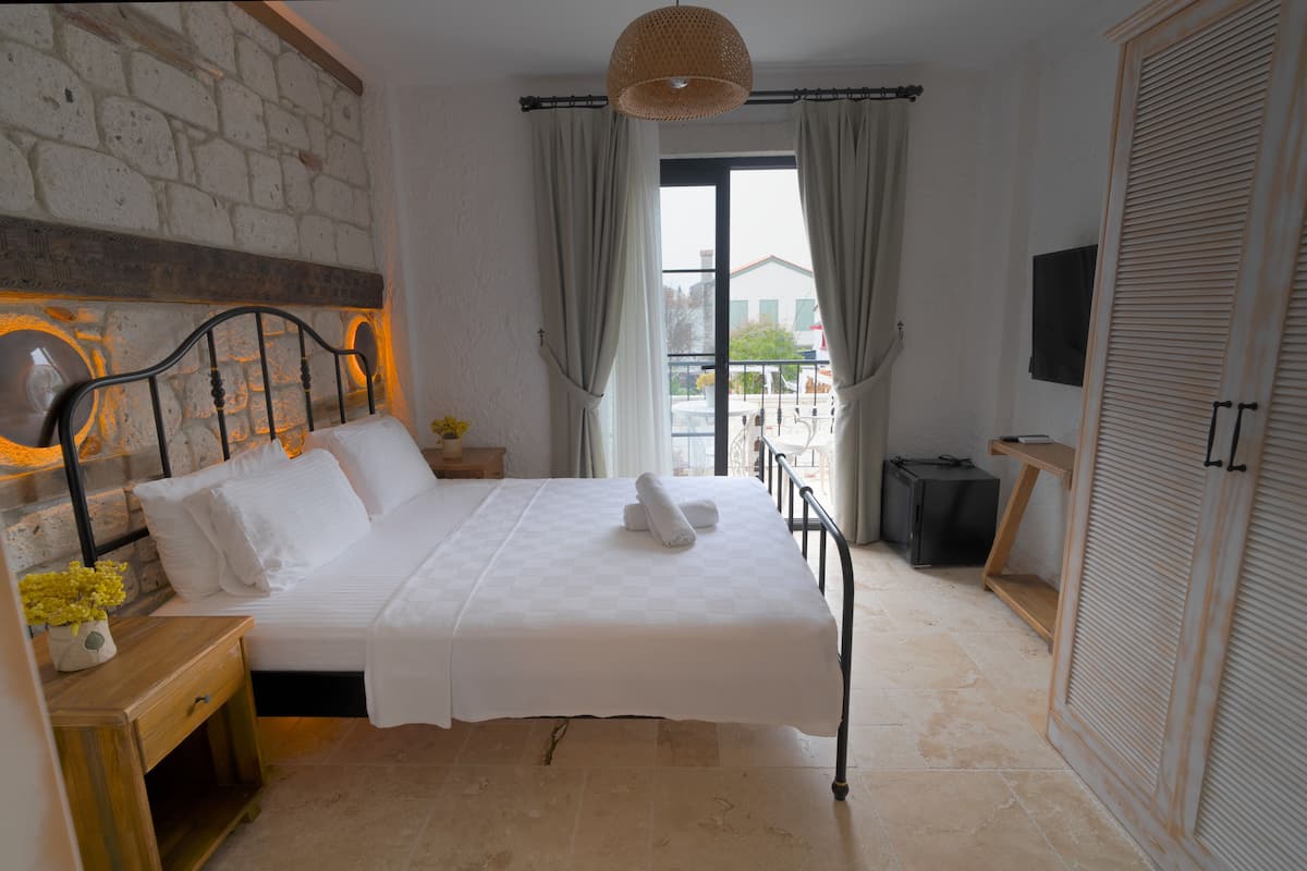 Deluxe Room, 1 Bedroom, Pool View, Poolside