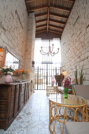 Lobby lounge - Thera Alaçatı Otel (Cesme)