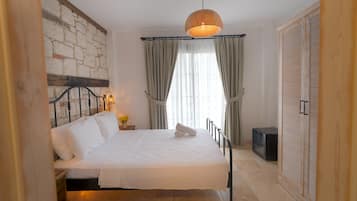 Deluxe Room, 1 Bedroom, Patio