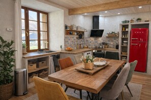 Private kitchen - L'Âtre de Pierre - Sauna & 360° Pyrenees view (Estaing)