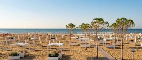 Apartment, 3 Bedrooms, Balcony, Garden View | Beach