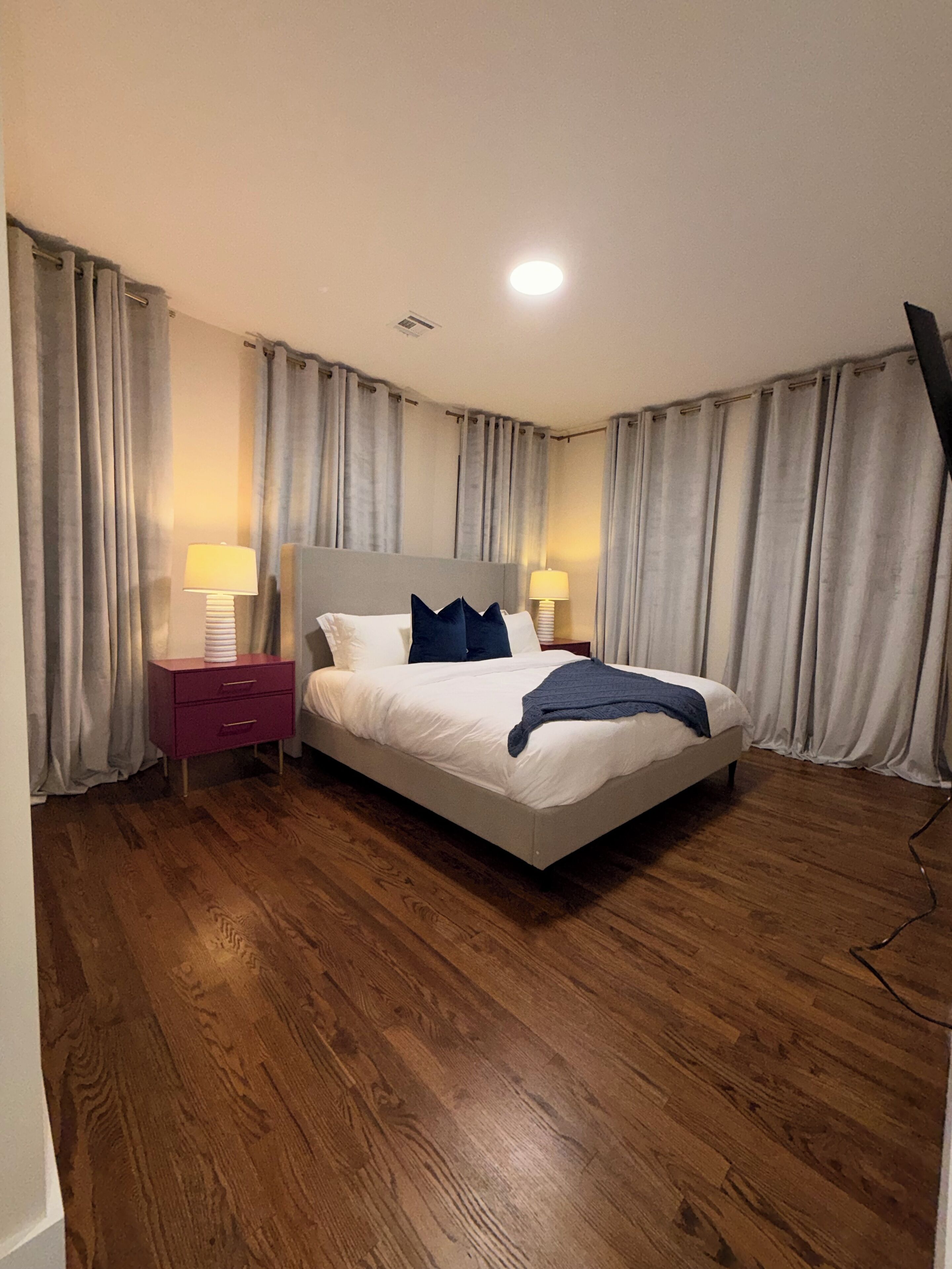 4 slaapkamers, een bureau, een strijkplank/strijkijzer, gratis wifi