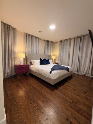 4 slaapkamers, een bureau, een strijkplank/strijkijzer, gratis wifi